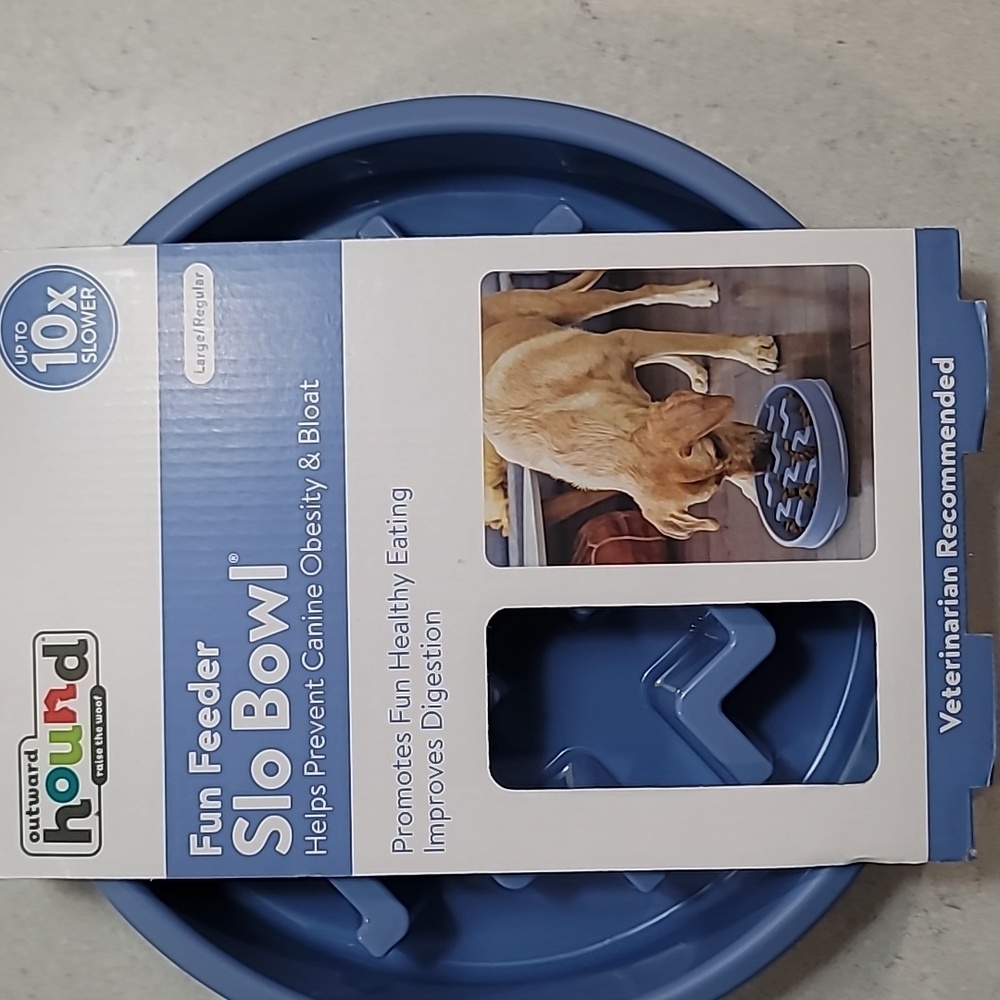 Outward hound Large/Regular fun feeder blue.